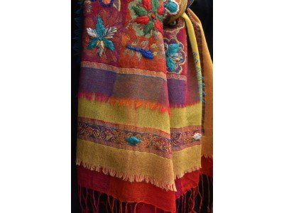 Wollen sjaal, bohemian oker, paars and rood