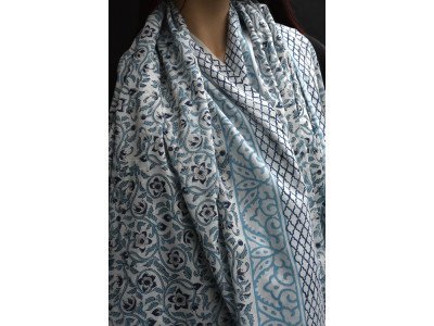 Katoenen sjaal of pareo met originele blockprint, blauw en wit