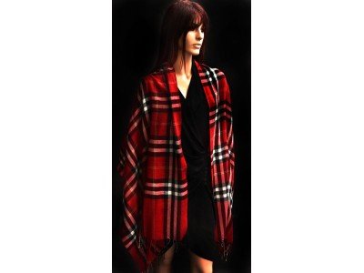 Wollen sjaal, rood, zwart en offwhite, ruiten