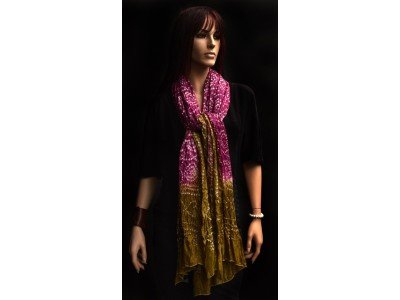 Zijden sjaal of stola, tie and dye, legergroen en fuchsia