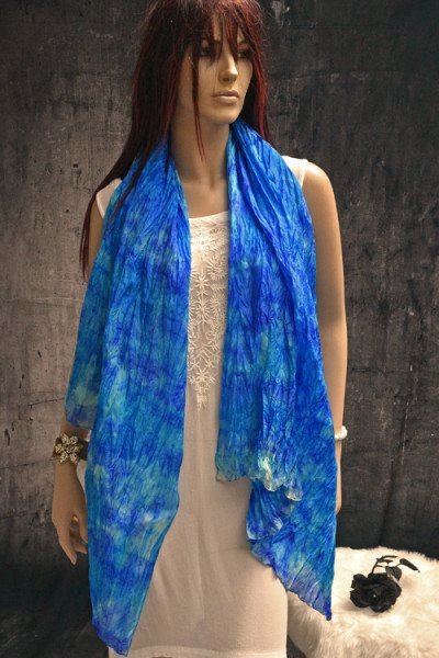 Echte handgeschilderde zijden sjaal, blauw en pastelblauw