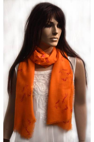 oranje wollen smal sjaaltje met prehistorische figuurtjes