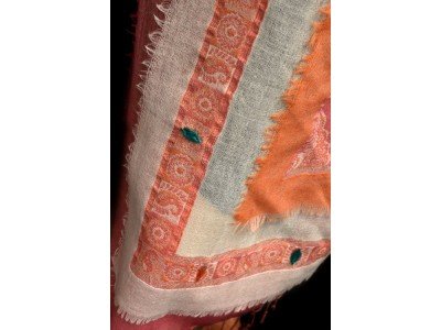 Wollen laagjes sjaal of stola, bohemian, roze, zalm en offwhite met franjes