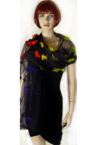 Een Sjaal als een Nocturne: zwarte chiffon zijden sjaal, toefjes van organzazijde in de kleuren van de regenboog, te bestellen